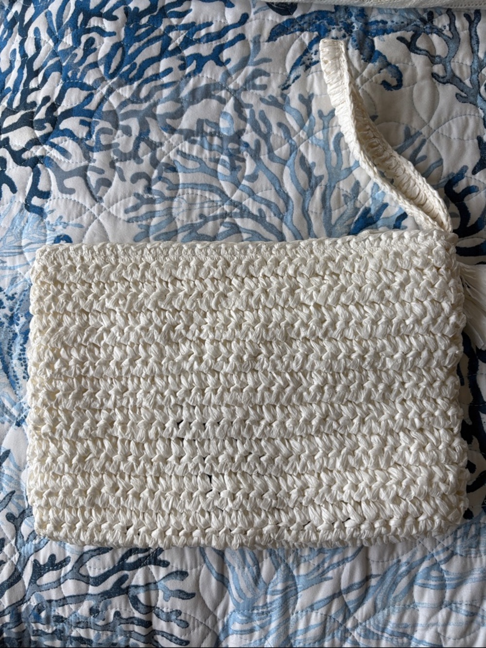 Handwoven white Toucan Clutch with Green Leaf Embroidery - Picture 2 of 4